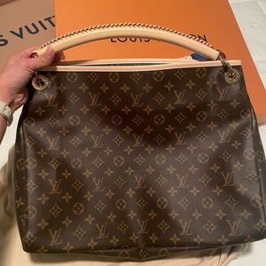 Louis Vuitton Artsy MM